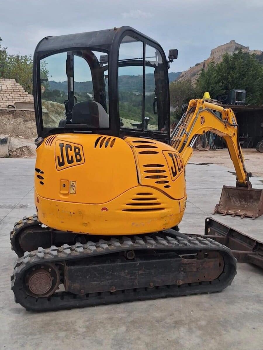 Vista posteriore JCB 8030 ZTS usato in vendita da DAMAC