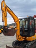 Vista frontale JCB 8030 ZTS usato in vendita da DAMAC