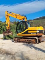 Vista laterale JCB JS130 in vendita a Foggia