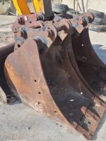 Benne JCB JS130 in vendita a Foggia