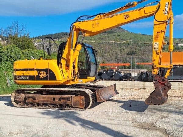 Escavatore cingolato JCB JS130 in vendita a Foggia