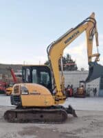 Widok z boku Kompaktowa koparka Komatsu PC80MR na sprzedaż w DAMAC