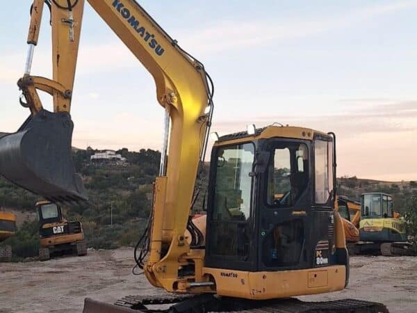 Przegląd kompaktowej koparki Komatsu PC80MR na sprzedaż w DAMAC