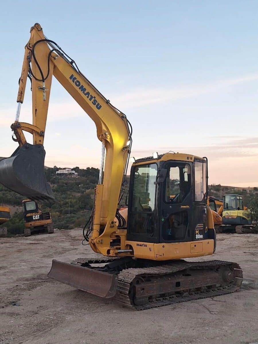 Przegląd kompaktowej koparki Komatsu PC80MR na sprzedaż w DAMAC