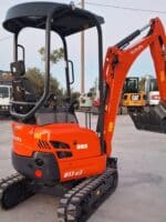 Vue avant du Kubota U17-3α d'occasion à vendre chez DAMAC