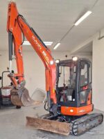Vista frontale Kubota U35-3a3 in vendita a Foggia