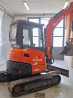 Vista laterale Kubota U35-3a3 in vendita a Foggia