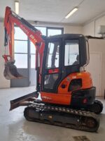 Vista laterale Kubota U35-3a3 in vendita a Foggia