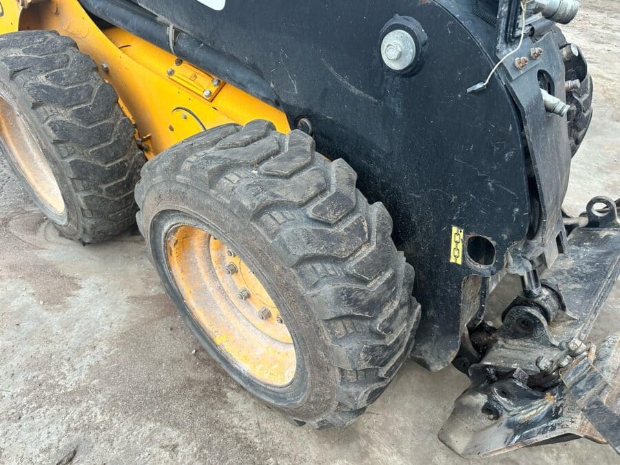 JCB 170HF 2007 tire for sale in Rome
