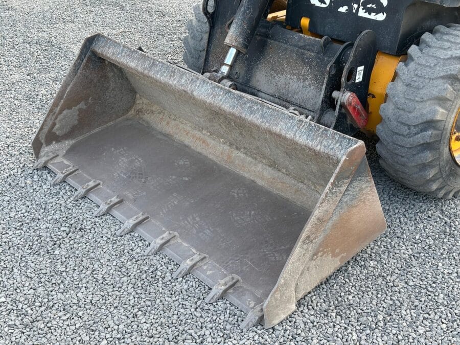 Benna JCB 225 del 2012 in vendita da DAMAC