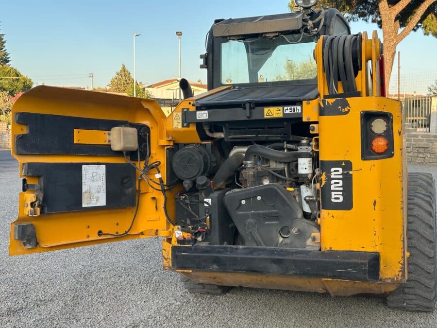 Motore JCB 225 del 2012 in vendita da DAMAC