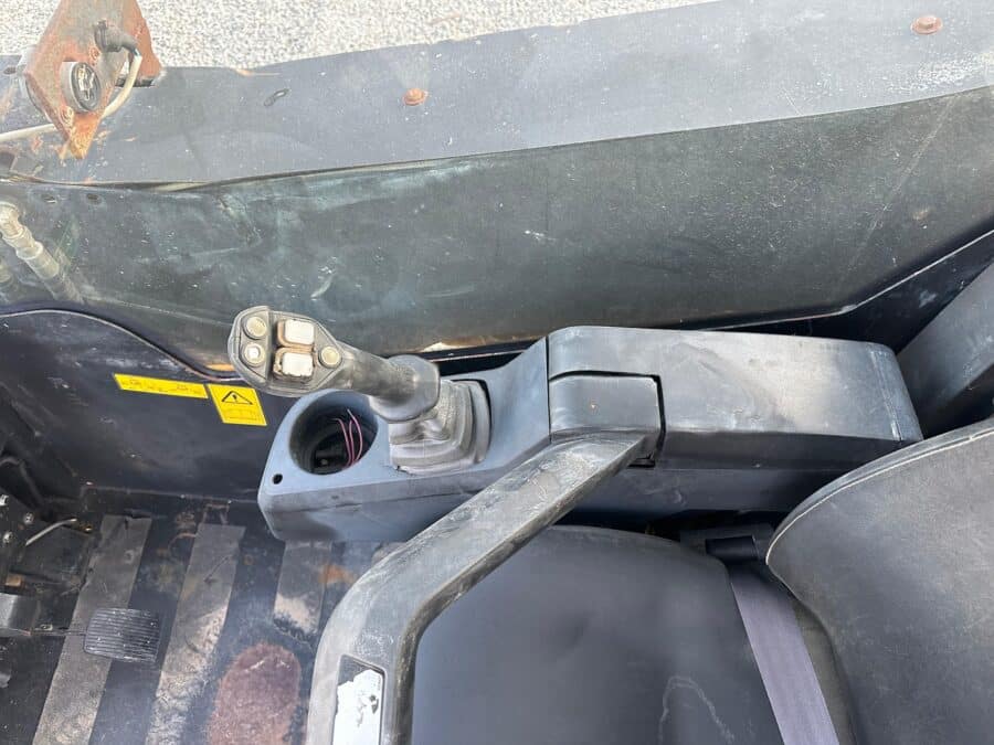 Dettaglio comandi JCB 225 del 2012 in vendita da DAMAC