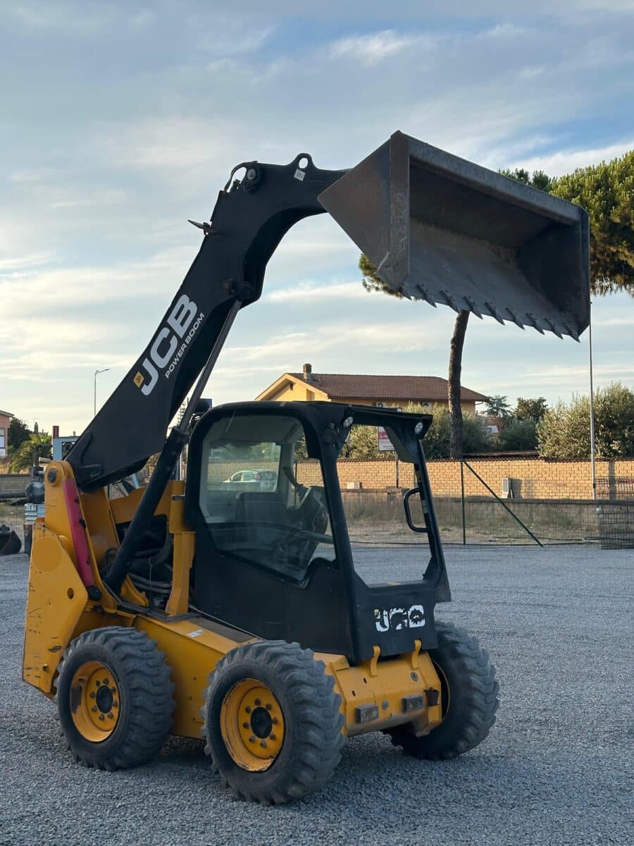 Vista esterna JCB 225 del 2012 in vendita da DAMAC