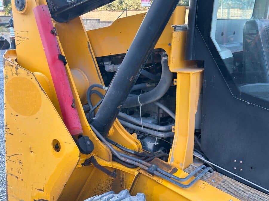 IDraulica JCB 225 del 2012 in vendita da DAMAC
