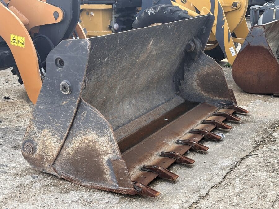 Used 2019 CASE 321F wheel loader for sale in Rome, Italy