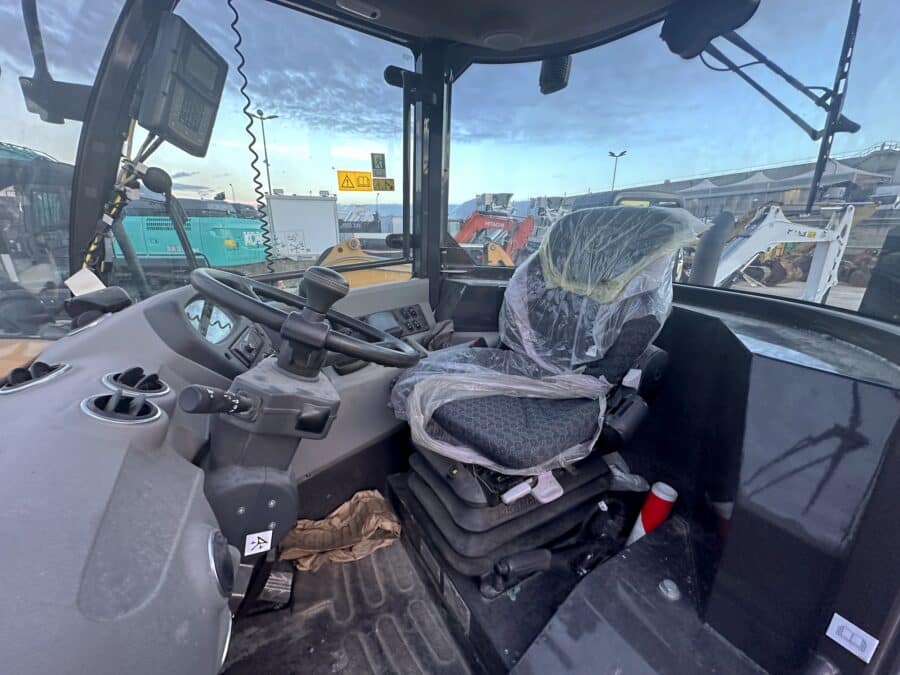 Used 2019 CASE 321F wheel loader for sale in Rome, Italy