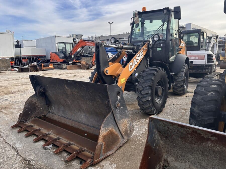 Used 2019 CASE 321F wheel loader for sale in Rome, Italy