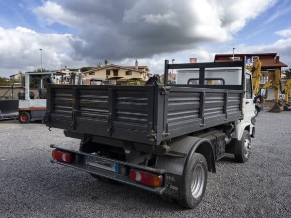 Piaggio ribaltabile trilaterale 2006 vista posteriore destra in vendita DAMAC