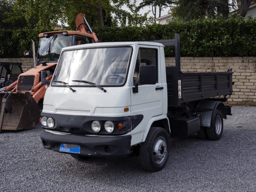 Piaggio ribaltabile trilaterale 2006 vista frontale destra in vendita DAMAC