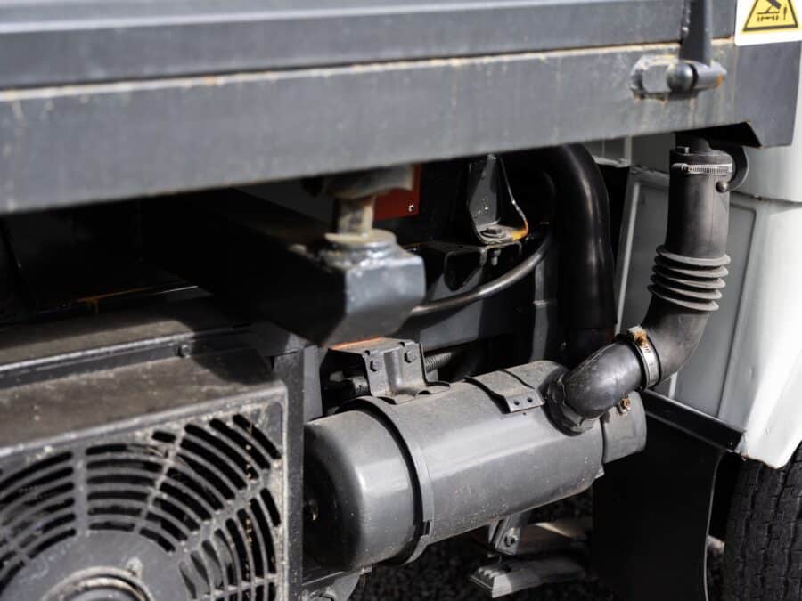 Dettaglio meccanismo ribaltabile trilaterale Piaggio 2006