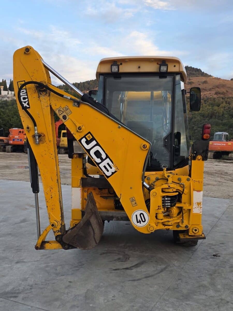 Terna JCB 2CX 2013 in vendita a Foggia - braccio retroescavatore