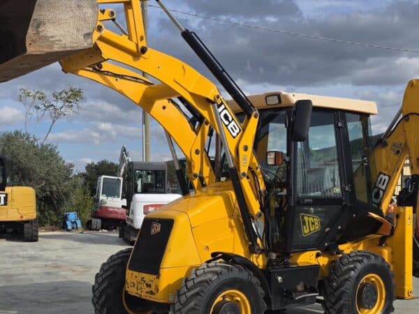 Terna JCB 2CX 2013 in vendita a Foggia