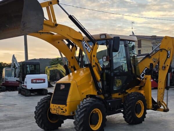 Terna JCB 2CX 2013 in vendita a Foggia - vista laterale