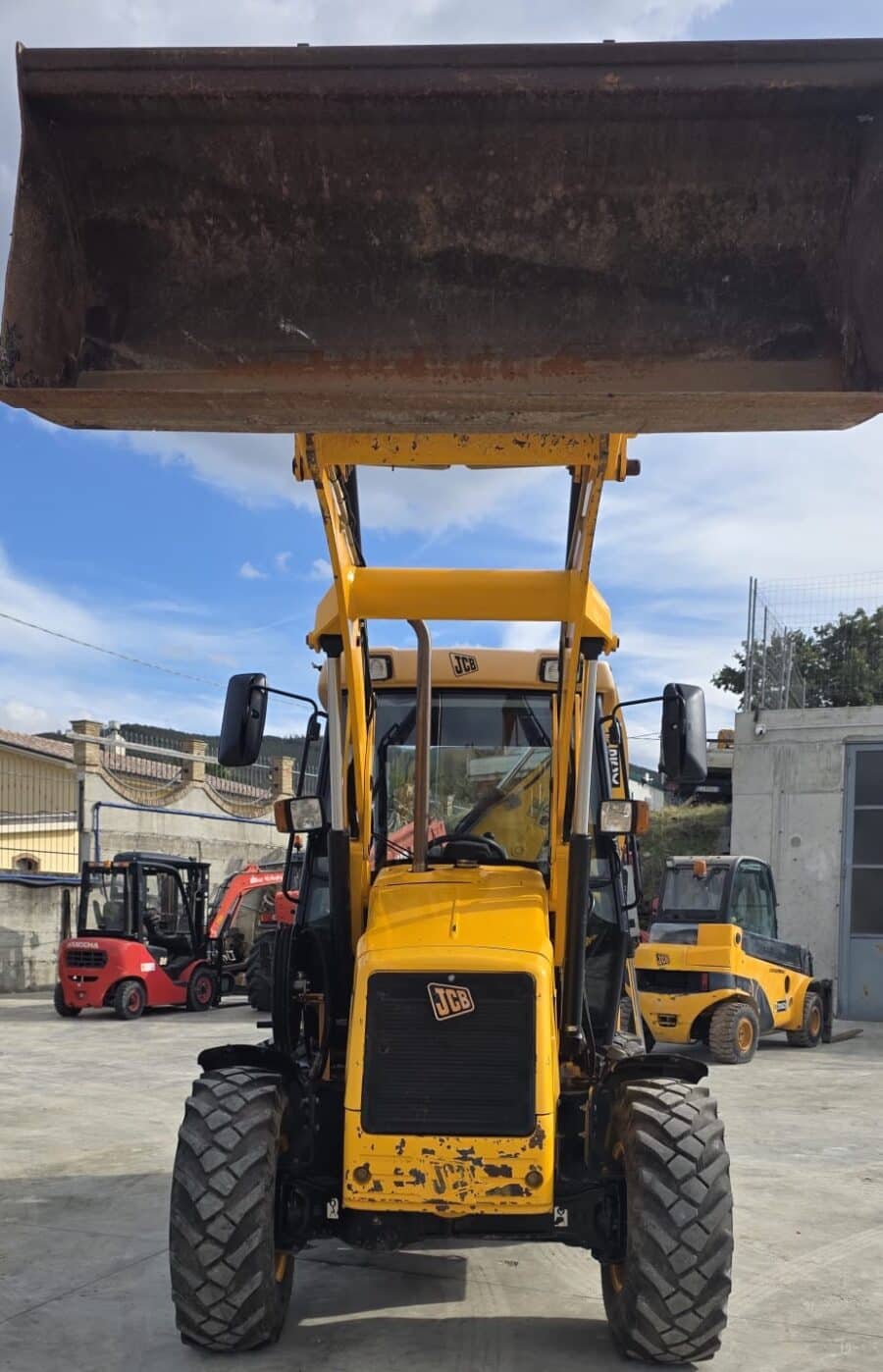 Terna JCB 2CX 2013 in vendita a Foggia – vista frontale