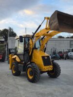 Terna JCB 2CX 2013 in vendita a Foggia – vista laterale