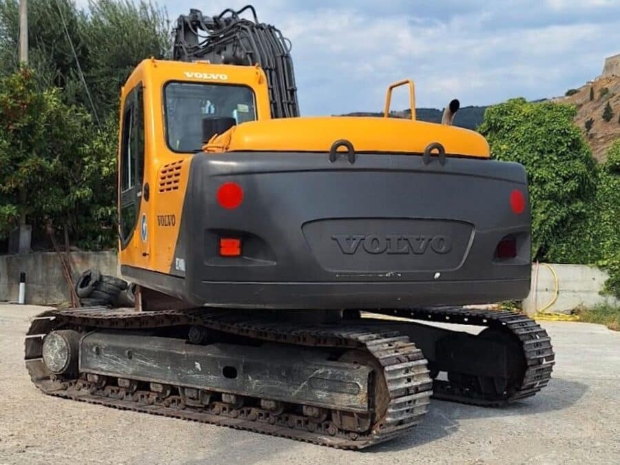 Vista posteriore VOLVO EC140BLC usato in vendita da DAMAC