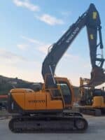 Vista laterale VOLVO EC140BLC usato in vendita da DAMAC