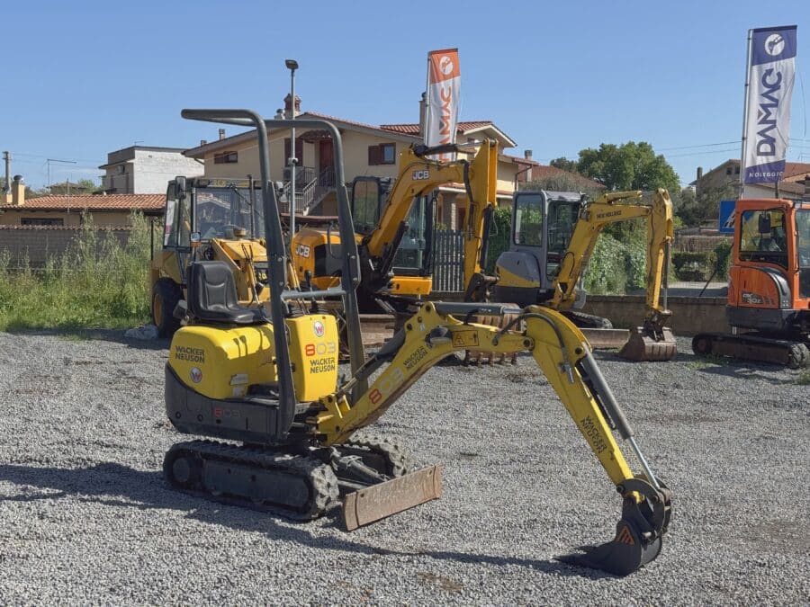 Miniescavatore Wacker Neuson 803 vista laterale compatta