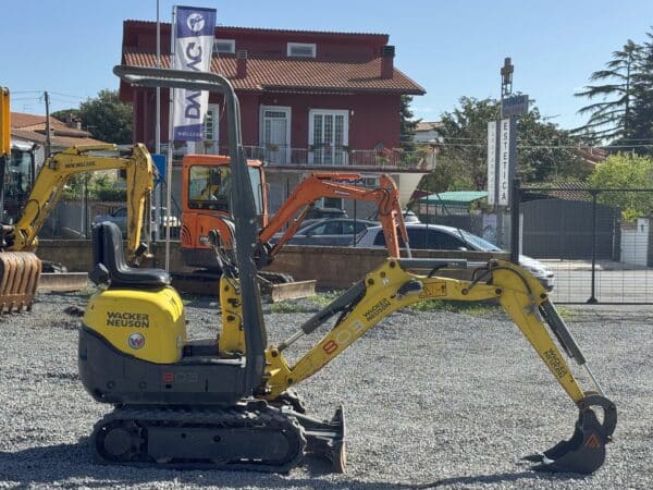 Wacker Neuson 803 vista completa macchina compatta professionale