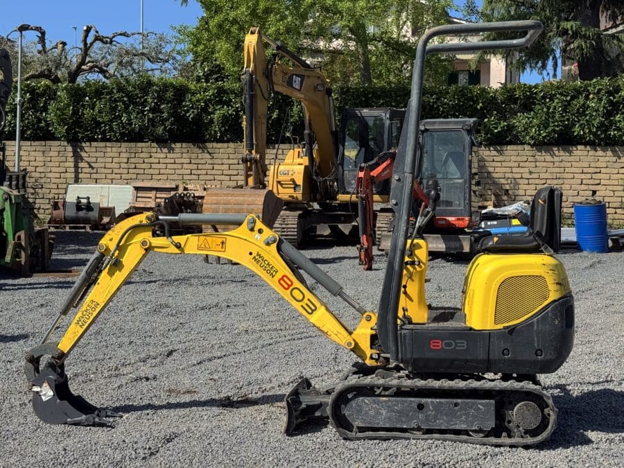 Escavatore Wacker Neuson 803 compatto per spazi ristretti