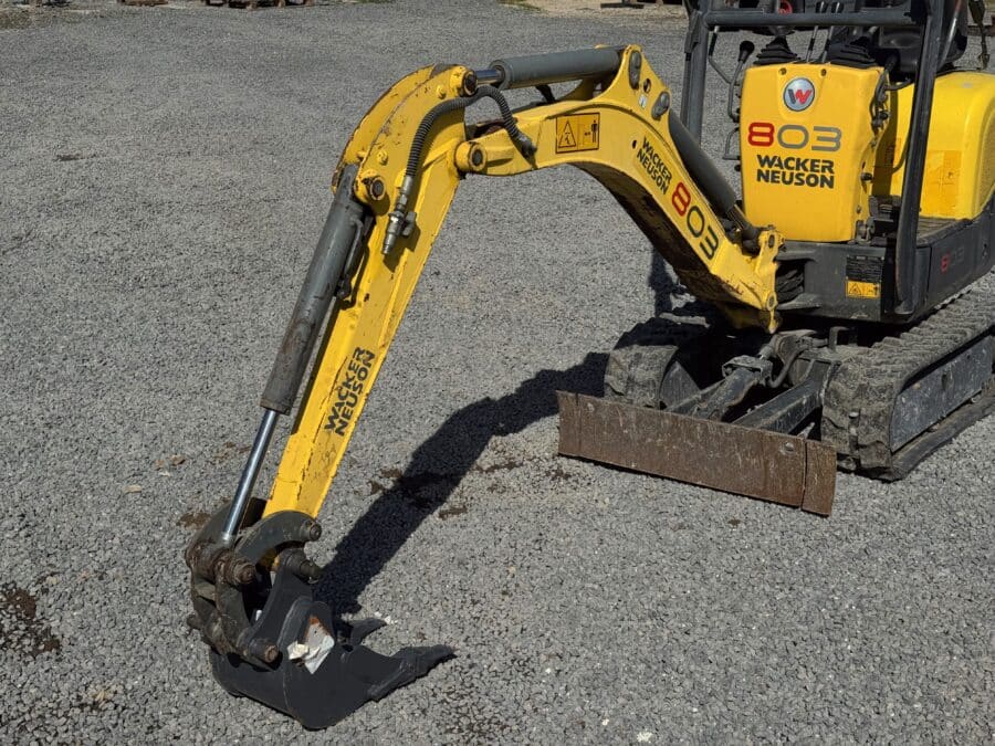 Benna Wacker Neuson 803 dettaglio attacco rapido e denti