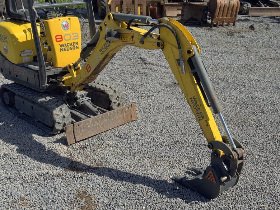 Benna Wacker Neuson 803 dettaglio attacco rapido e denti