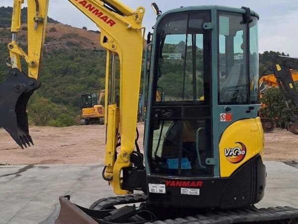 Miniescavatore Yanmar VIO30 usato in vendita da DAMAC