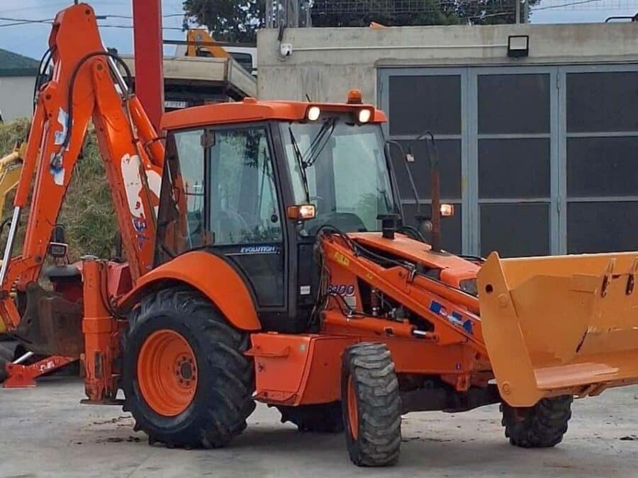 Used 2004 Fiat Kobelco FB100 rigid backhoe loader for sale in Foggia, Italy