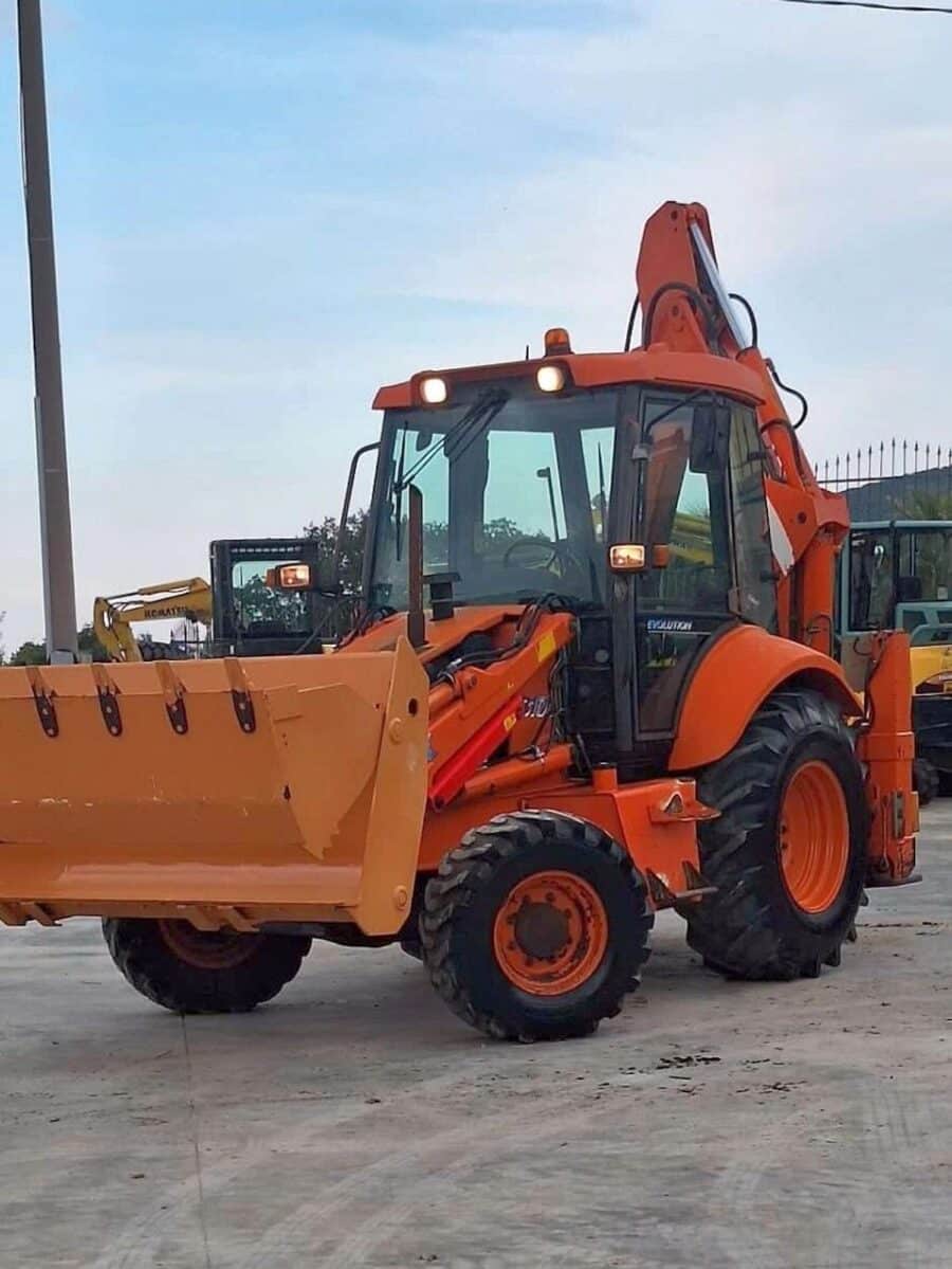 Used 2004 Fiat Kobelco FB100 rigid backhoe loader for sale in Foggia, Italy