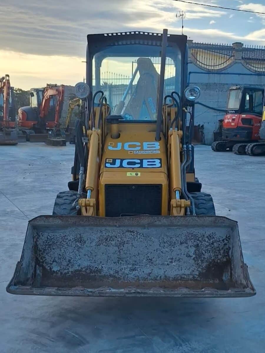 Front view 2002 JCB 1CX for sale in Foggia, compact and reliable machine with two digging buckets.