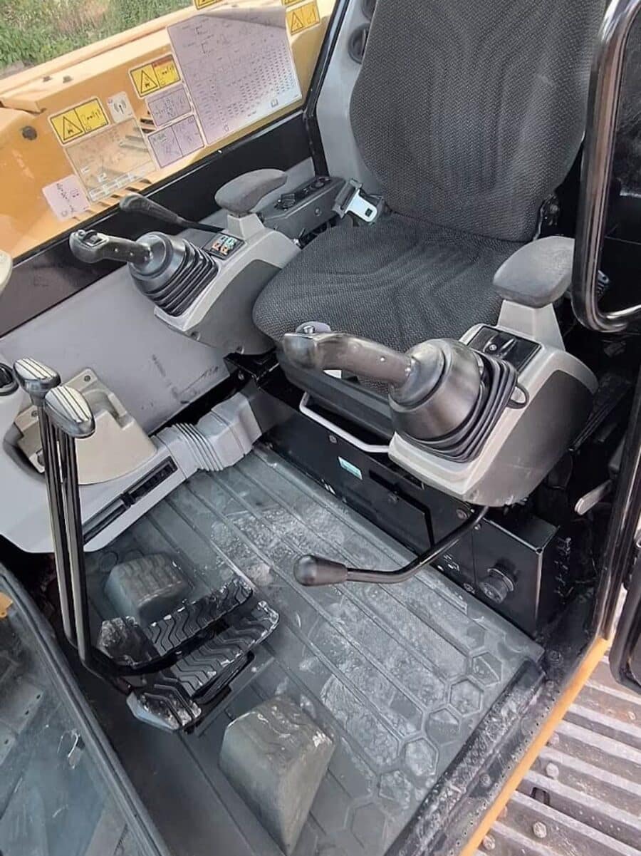 2019 Caterpillar 308E2CR cab for sale in Foggia, used in excellent condition.