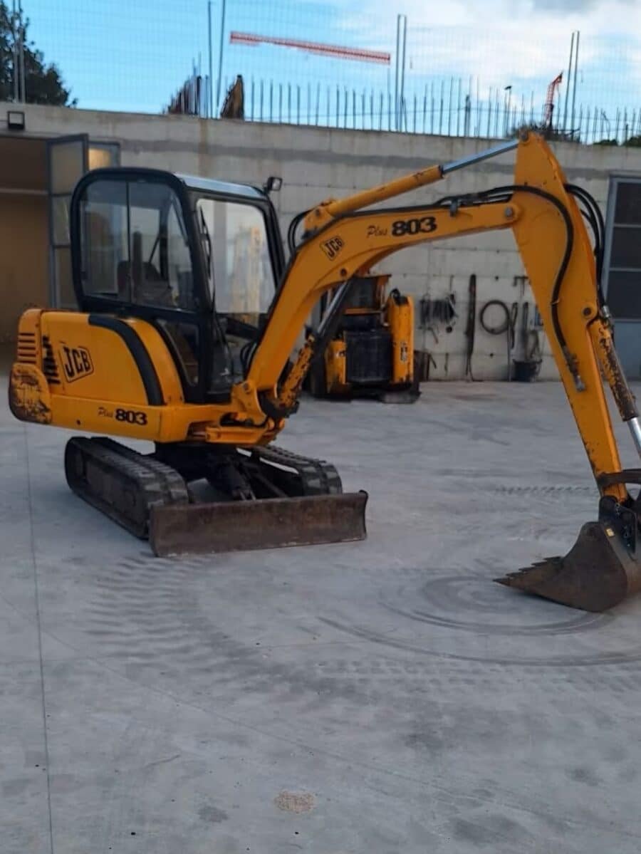 2004 JCB 803 Plus mini excavator for sale in Foggia - front view.