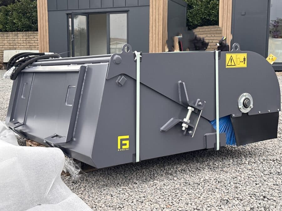 GF Gordini SWC168 sweeper bucket side view