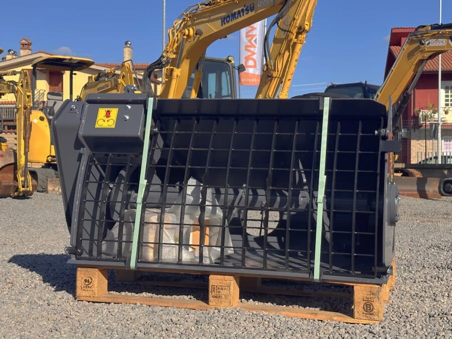 IMG_5274 BC 250 SK Cubo Hardox y fondo Strenx vista interior