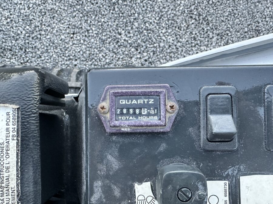 Miniescavatore BOBCAT 323 orologio