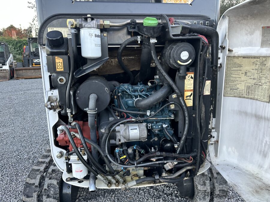 vista frontale motore Kubota D722E2B BC5 miniescavatore BOBCAT 323