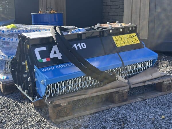 C4 B110 brushcutter with hammers