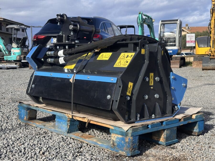 Brushcutter C4 B90 side view