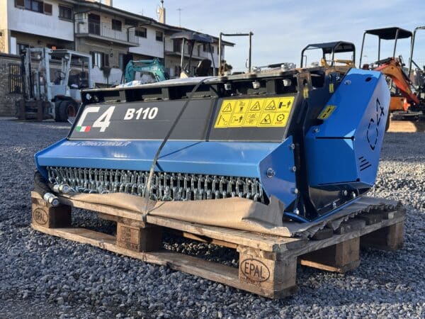 vista laterale Decespugliatrice C4 B110