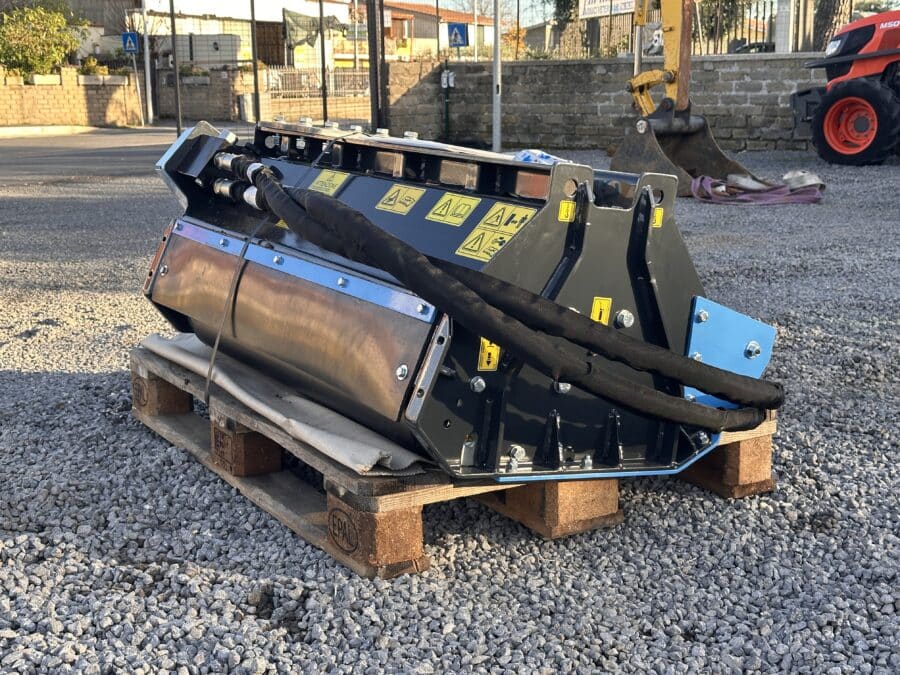 vista posteriore decespugliatrice C4 B110